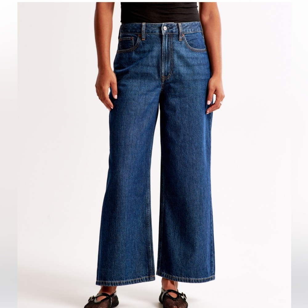 Abercrombie Curve Love High Rise Cropped Wide Leg Jean size 34 short